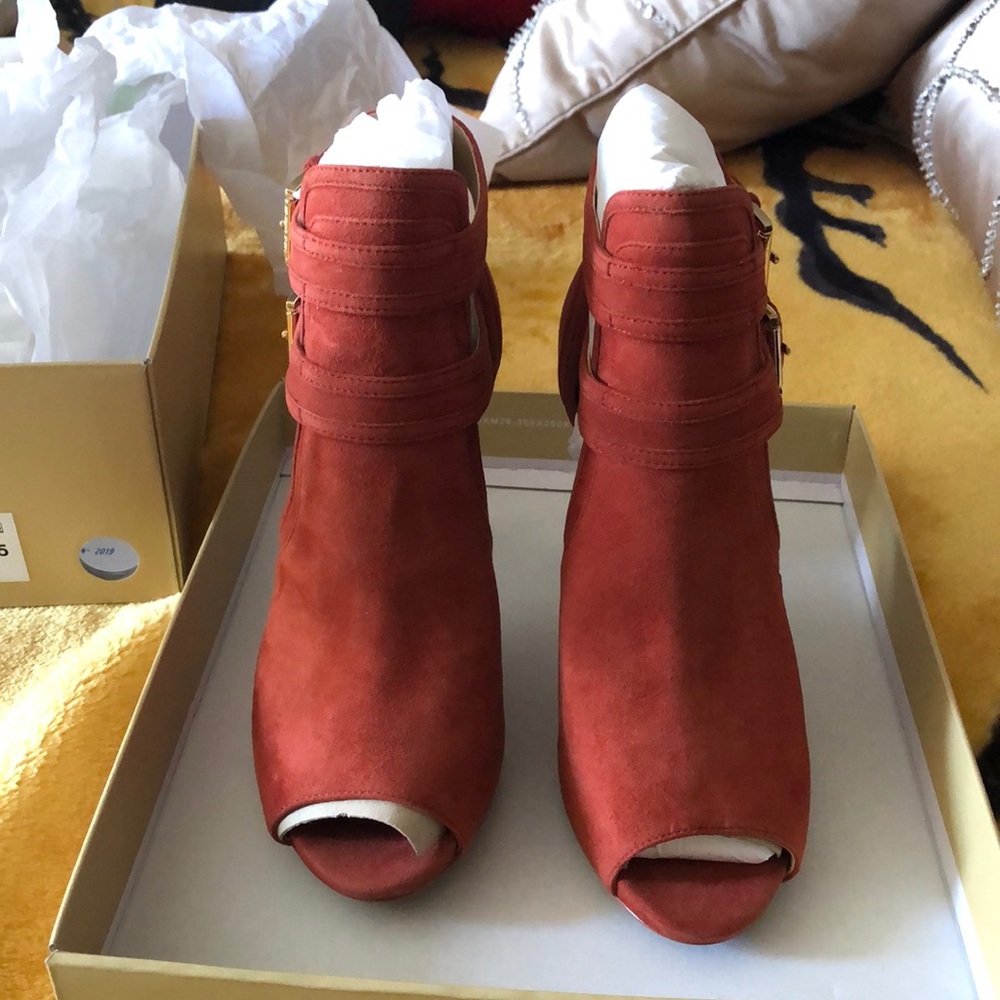 Rust color 4 inch heals never worn